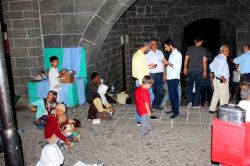 Diyarbakır dilencilerden geçilmiyor