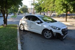 Batman’da kaza yapan otomobil orta refüje çıktı