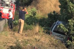 Kocaeli’de araç şarampole yuvarlandı