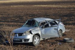 Tekeri patlayan otomobil şarampole yuvarlandı: 4 yaralı