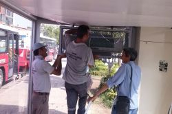 Adana’daki akıllı duraklar sıcak havaya dayanamadı