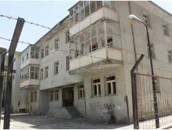 Tekel Binası Artık Tinercilerin Tekelinde!