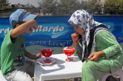 Adanalılar bici bici ile serinliyor