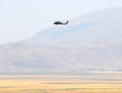 Bingöl’de yol kesen PKK’liler araçları yaktı