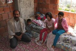 Kanser hastası anne yatağında ölümü bekliyor