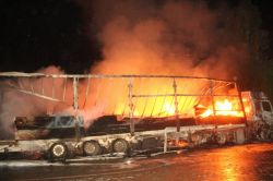 PKK 6 TIR’ı ateşe verdi