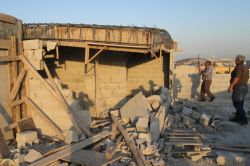 Haliliye'de kat fazlası kaçak yapı yıkıldı