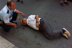 Motosikletin çarptığı yaşlı adam yaralandı