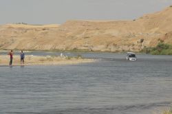 Batman Çayı'nda mahsur kalan 4 kişi kurtarıldı