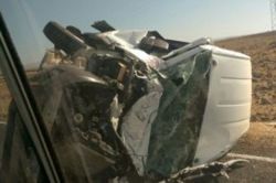 Minibüsle kamyon çarpıştı: 20 yaralı