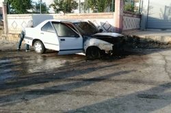 Siverek’te park halindeki otomobil yandı