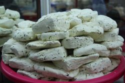 Otlu peynirin fiyatı cep yakıyor