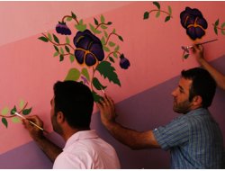 Öğretmenler Okullarını Süslüyor