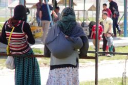 Suriyeliler barınma merkezine gönderiliyor