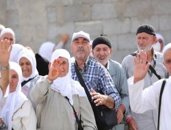 Hacı kafilesi dualarla uğurlandı
