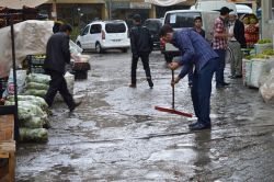 Bitlis’te etkili olan yağış hayatı olumsuz etkiliyor video foto
