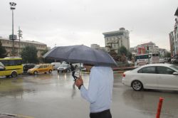 Van’da sağanak yağış etkili oldu video foto