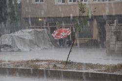 Ağrı’da sağanak yağış