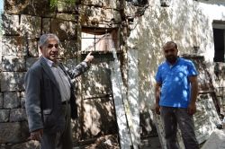 Mağdur gence mahalleli sahip çıkıyor