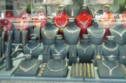 Altın fiyatlarındaki yükseliş satışları düşürdü