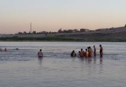 Nehre giren iki çocuktan biri kayboldu