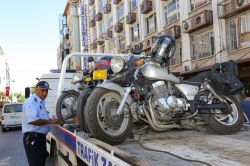 Gaziantep’te kaldırımlara park edilen motosikletler toplanıyor