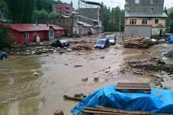 Sel felaketinin ardından halk yaralarını sarmaya çalışıyor