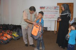 Avrupa Yetim-Der’den Gazzeli öğrencilere kırtasiye yardımı