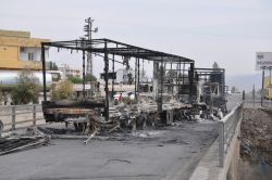 Silopi’de PKK'lılar yol kesip 5 TIR'ı yaktı