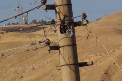 Direğe saplanan patlamamış roketatar mermisi tehlike saçıyor