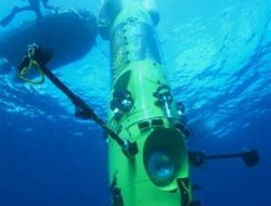 Çin denizaltısı 7 bin metreyi geçti