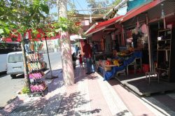 Halk kaldırım işgalinden şikâyetçi