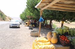 Çatışmalar Şırnak’ta sebze ve meyve tezgahlarını da vurdu