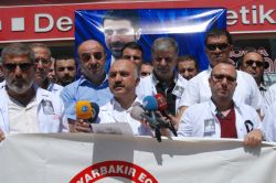 Diyarbakırlı eczacılar Yunus Koca için basın açıklaması düzenledi