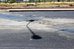 Kullanılmayan tren yolu kazalara davetiye çıkarıyor