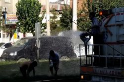 Çocukların ilginç serinleme yöntemi