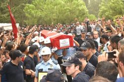 Diyarbakır’da hayatını kaybeden polis toprağa verildi