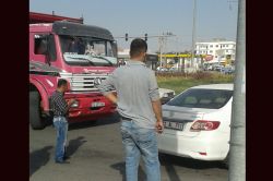 Batman’da kamyon ile otomobil çarpıştı