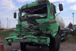 TEM'de TIR'lar birbirine girdi: 3 yaralı