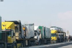 3 sınır kapısında geçişler durduruldu