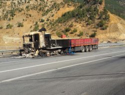 Bitlis'te PKK'liler 11 aracı ateşe verdi (YENİLENDİ)