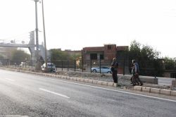 Çitleri sökülen orta refüj tehlike saçıyor