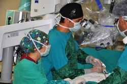 Bitlis’te ilk kez Mikroskopla boyun fıtığı ameliyatı yapıldı