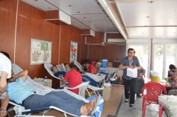 Kızılay kan toplama aracı kan bağışı beliyor