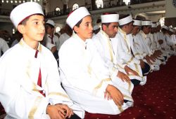 Vanlı hafızlar belgelerini aldı