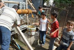 Susuz kalan halk eski su kuyularını faaliyete koydu