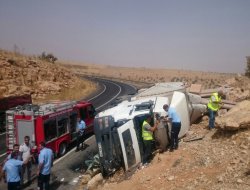 Midyat’ta ranza yüklü TIR devrildi: 1 yaralı