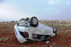 Midyat'ta otomobil şarampole yuvarlandı:  4 yaralı