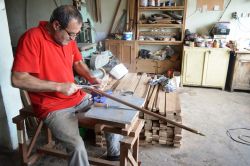 Şiddet olayları Adilcevazlı baston üreticilerini kötü etkiledi