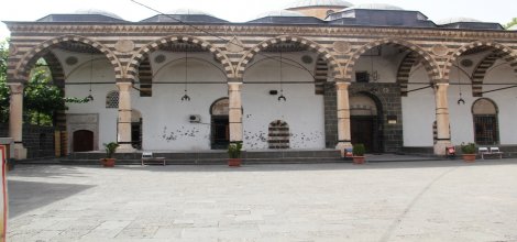 PKK'liler camiyi "mühimmat deposu" gibi kullanmış